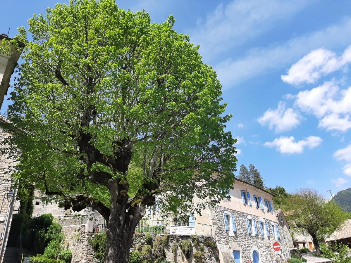 Le Sareymond Panzió Menée Kültér fotó
