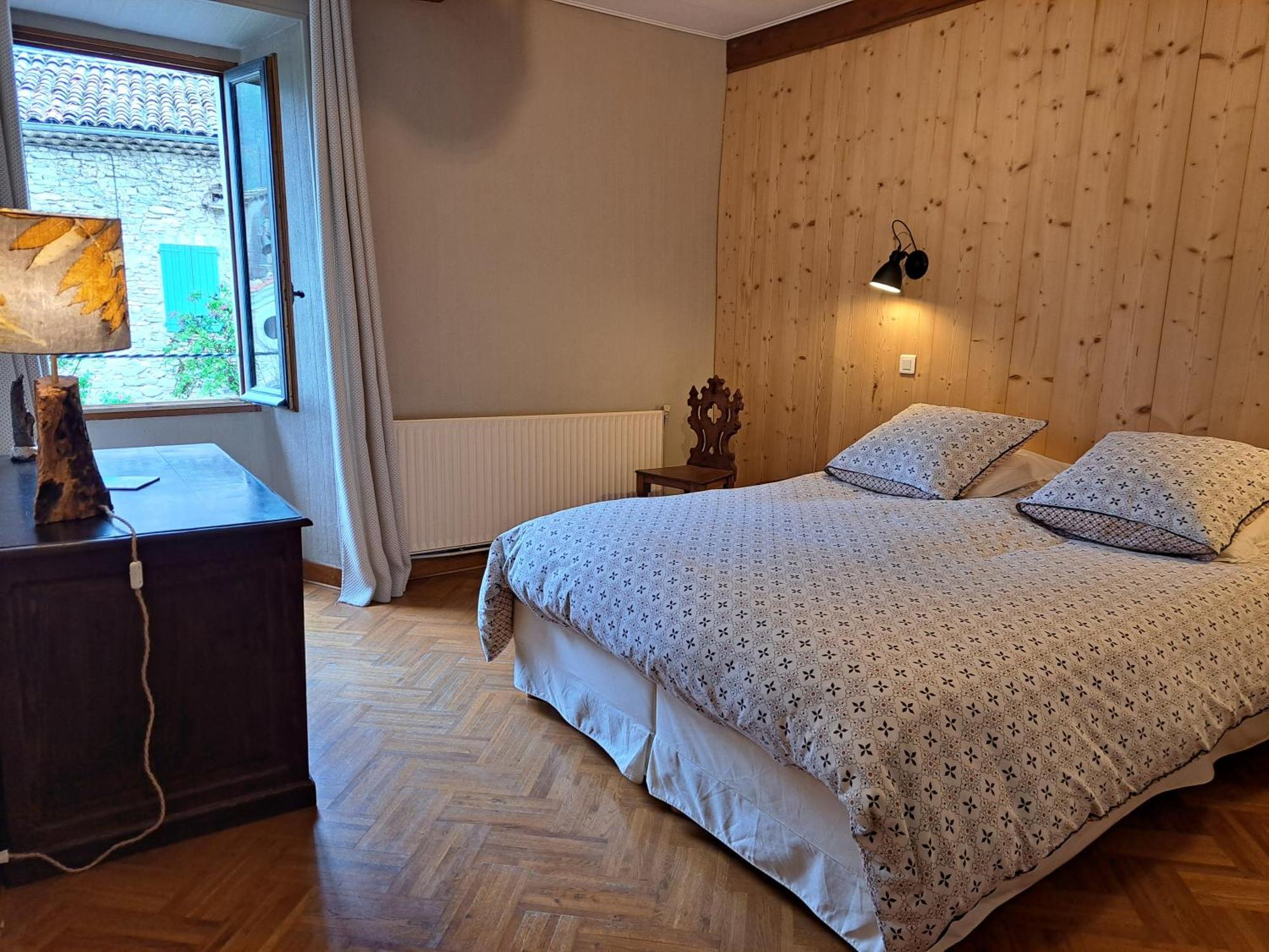 Le Sareymond Panzió Menée Kültér fotó